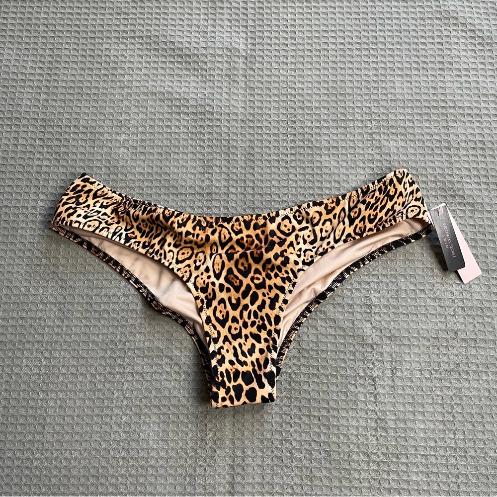 New Victoria’s Secret Swim Bikini Bottom Medium Leopard Cheeky Ruched